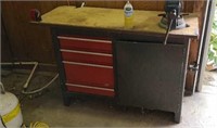 Metal work bench with 5" heavy duty vice
