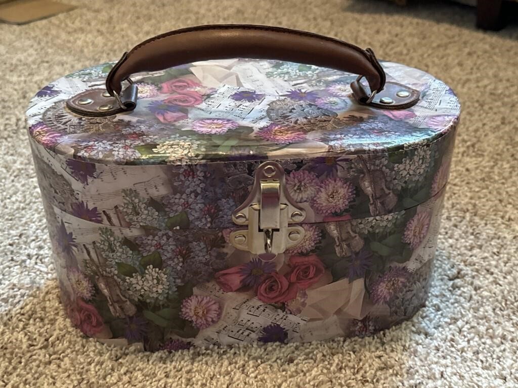 Vintage Case W/ Needles & Pins & Thread