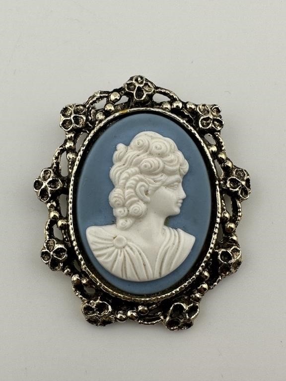 Vintage Cameo Brooch