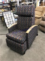 RECLINER ON WHEELS