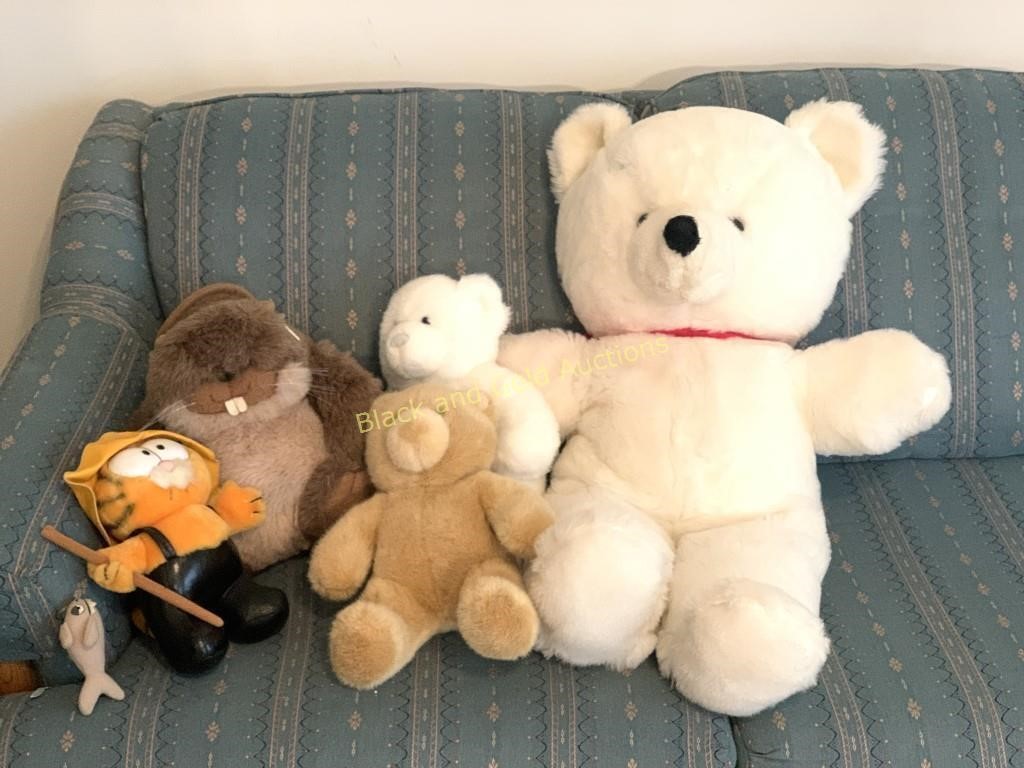 5 Stuffed Animals: Bears, Garfield, More
