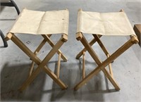 2 wooden foldable seats