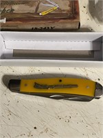 Frost Script Collectible Trapper Knife NIB