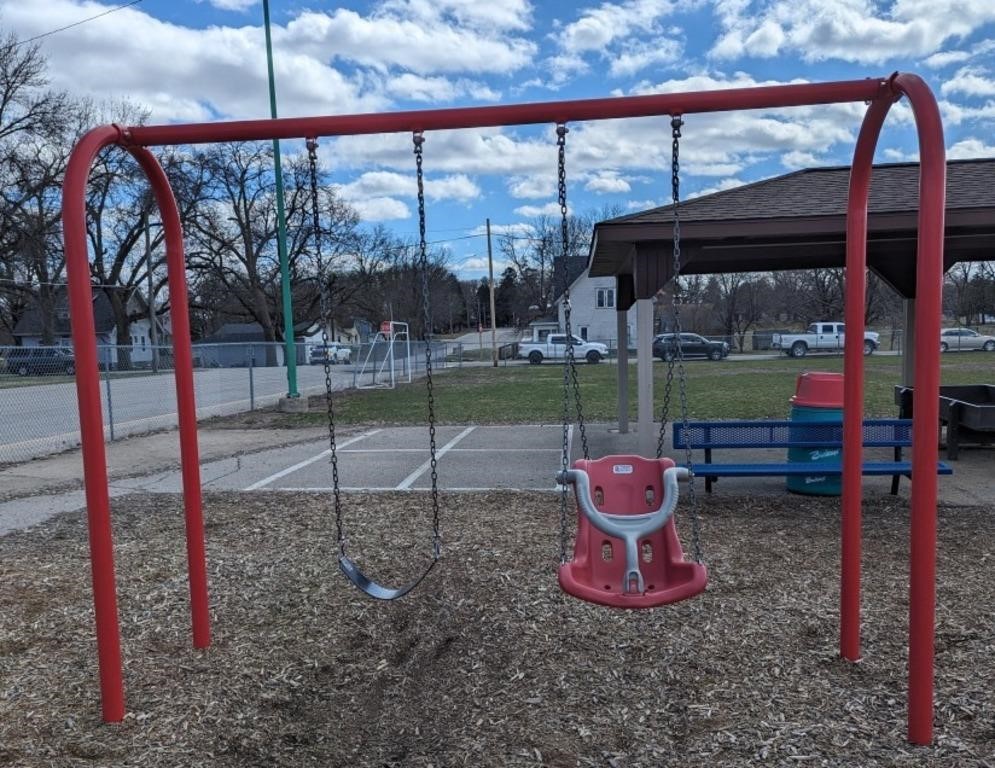 Swing Set w/(1) Swing & (1) Toddler Swing