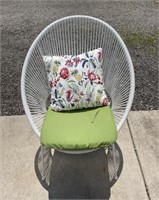 WHITE OUTDOOR CHAIR
