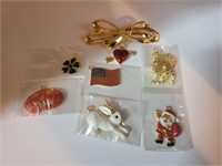 Bow brooch w/hanging charms