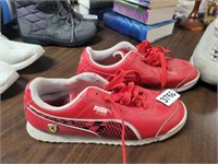 RED PUMAS SIZE 8.5