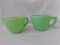 Jadeite McKee 2 cup measure w/chip at spout -