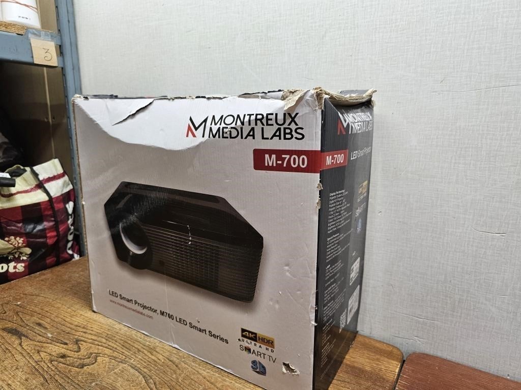 M700 Montreux Media Lab LED Smart PROJECTOR
