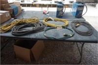 Table lot 5 110 Extension cords