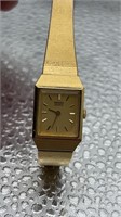 Ladies seiko quartz watch