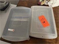 2 covered baking dishes