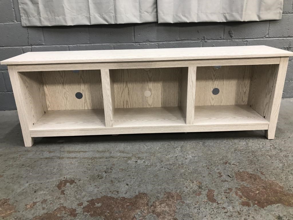 LIKE NEW ENTERTAINMENT STAND