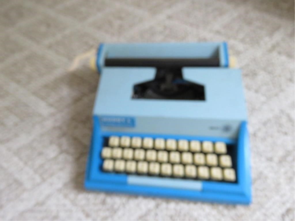 BUBBY L TYPEWRITER