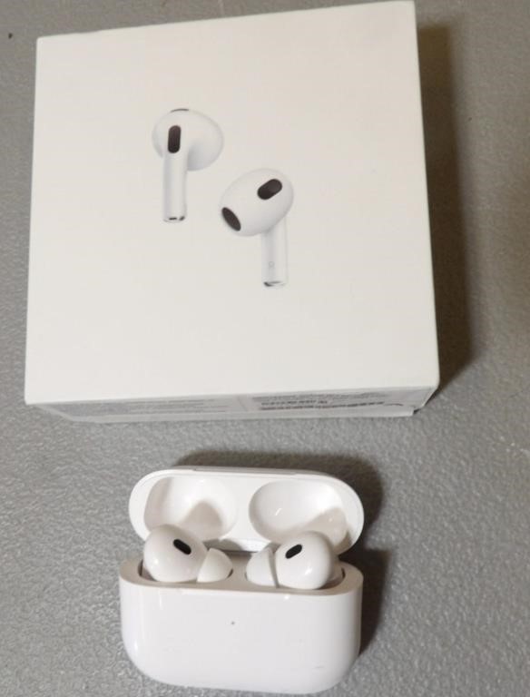 Apple Airpods 3rd Generation With Charging Case