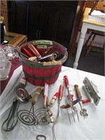 Misc lot of vintage kitchen utensils