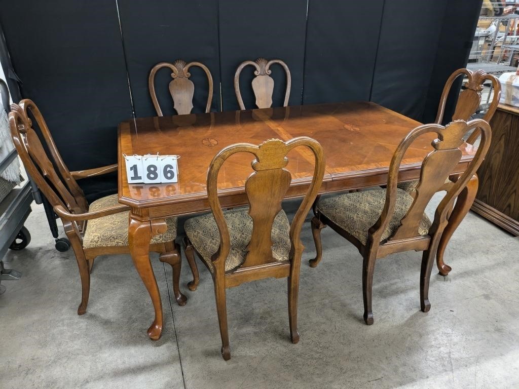 Dining Room Table w/ 6 Chairs