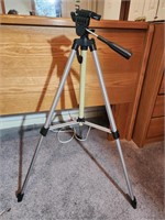 CAMERA TRI-POD