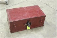 VINTAGE TRUNK, APPROX 30 1/2"x16 1/2"x13"