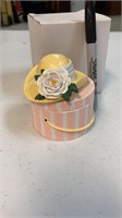 Two’s Company ceramic hat box/Peach