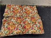 4 vintage outdoors cushions