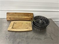 3 Baking Pans & 2 Cutting Boards