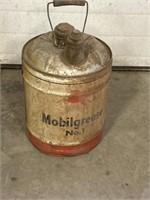 Vintage Mobil oil can