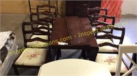 Drop leaf Dining table w/leaf & 6 chairs