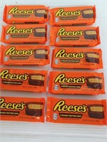 10 full size Reese's Peanut Butter Cups BB: 7/24