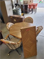 Table with 4 Chairs and 1 Leaf