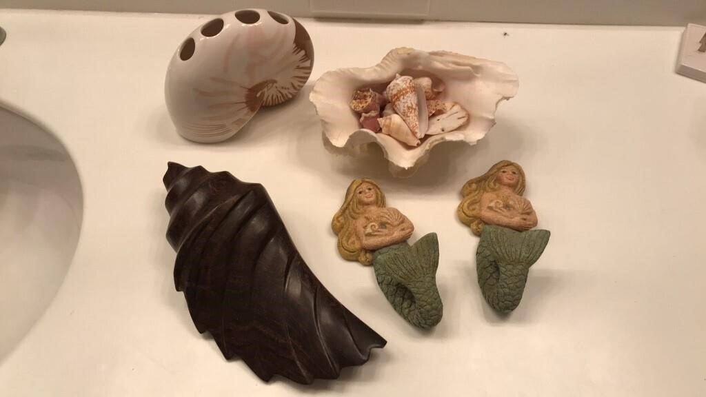 Mermaid hooks, seashells