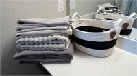 7PC TOWELS & BASKET