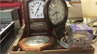 BX OF CLOCKS & COUNTRY MUSIC COLLECTIBLE BEAR