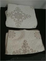 Twin quilted comforter and pillow sham very nice