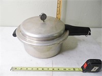Vtg Aluminum Mirromatic "6" Pressure Cooker