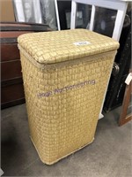 SMALL WICKER HAMPER