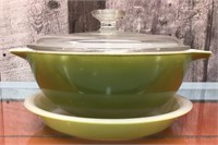 Pyrex bowl w/ lid & pie plate