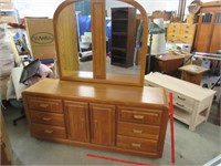 1980's oak dresser & mirror by vaughn furn. co