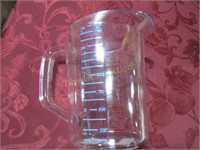 2 quart measuring cup - plastic