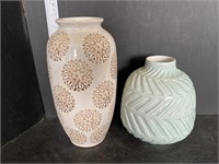 2 vases