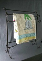 Tulip Pattern Quilt with metal Quilt Stand