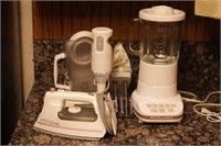 Kitchen Appliances: Blenders & Clothes Iron
