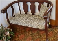 Stunning & Sturdy bench approx 45 inches wide x
