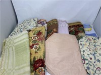 Box lot- tablecloth, cloth napkins, kitchen
