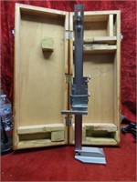 Mitutoyo Vernier height gage w/wood box.