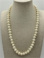 Fine Hand-Knotted Wedding White Pearl Necklace