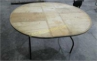 Oval shaped folding table