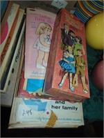 Lot of vintage paper dolls
