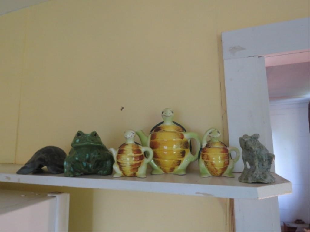 GROUP OF TURTLE FIGURINES