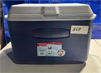 Rubbermaid cooler